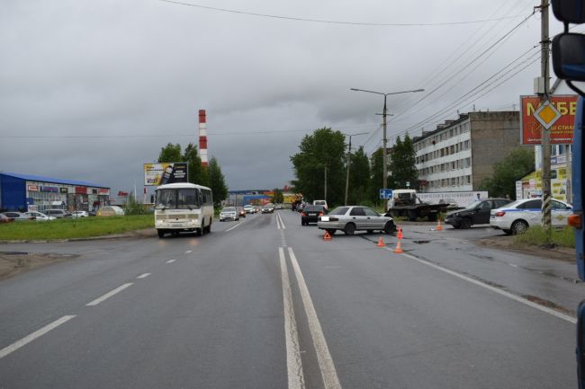 В Ухте три машины попали в аварию